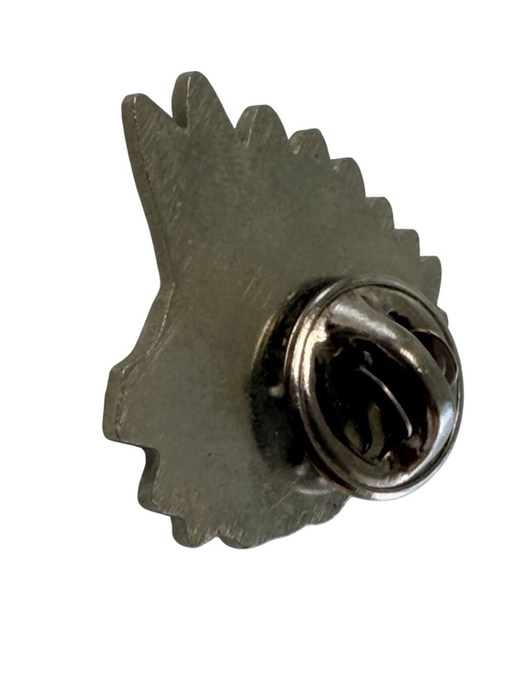 Vintage Silver Tone Native American Head Feathers Chief Lapel Pin Badge Tie Tac - Picture 3 of 4